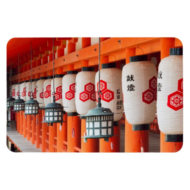 Lanternor inuti Itsukushima Shrine Magnet (Horisontell)