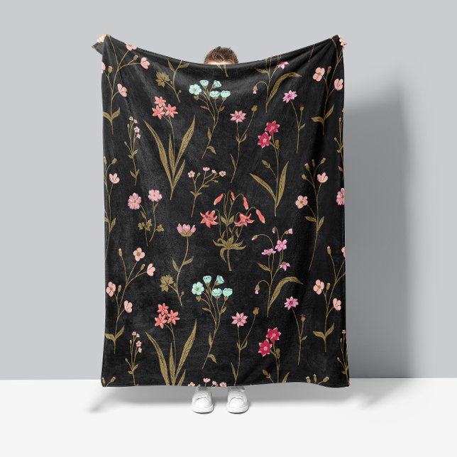 Lantlig äng med vildblommor Handritad flerfärgad Fleecefilt (Skapare uppladdad)