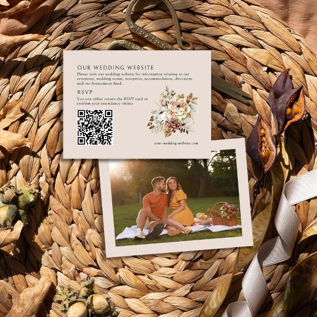 Lantlig Blommig QR-kod Foto Bröllopswebbplats Tilläggskort (Wedding Website QR Code card from Rustic Floral Brown Neutral Wedding Collection by Darling & May)