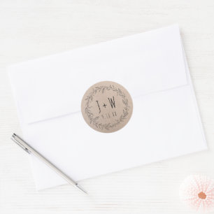 Lantlig blomsterkrans kraftpapper monogram datum runt klistermärke