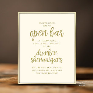 Lantlig bröllopsbar med öppen bar, berusade rackar poster