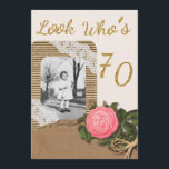 Lantlig Burlap och snöre steg den 70th Inbjudningar<br><div class="desc">Lantlig Burlap och snöre med födelsedagsfest inbjudan för rosa rosfoto 70th</div>