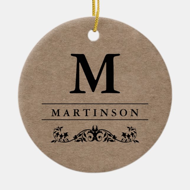 Lantlig elegant Kraft papper Monogram med Julgransprydnad Keramik (Framsidan)