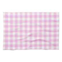 Lantlig kök med rosa rutigt mönster