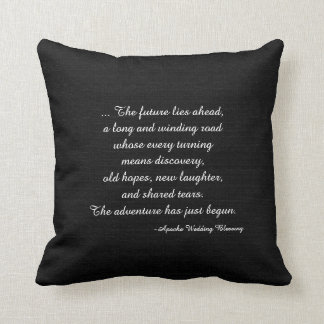 Lantlig svart välsignelse för FauxBurlapApache Kudde