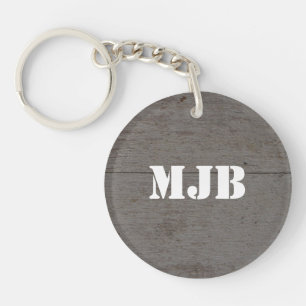 Lantligt ladugårdträ med monogramen eller namn