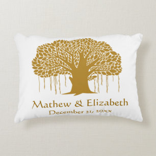 Lantligt utomhus- bröllop för Banyanträd Prydnadskudde