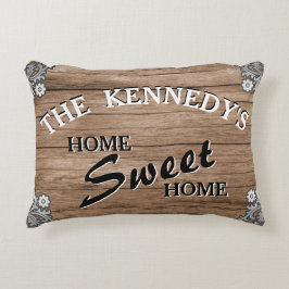 Lantligt Wood beställnings- efternamn för elegant Prydnadskudde