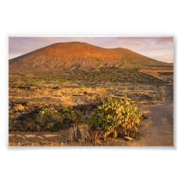 Lanzarote vulkaniska vingård och caldera vid solne fototryck