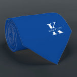 Lapis Blue Elegant Monogram   Namn | Tvåsidig Slips<br><div class="desc">En elegant som har ett fet vitt monogram över en djup bärbar bakgrund. Ovanpå detta monogram sitter ditt förnamn eller efternamn som är skrivet i alla huvudstäder. Om du vill ha ett djärvare utseende för namn inuti det stora brev kan du göra följande: Använda anpassningsfunktionen och redigera och klicka på...</div>
