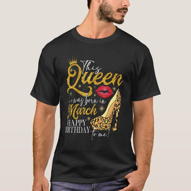 Läppar High Heel A Queen föddes i mars Lycklig Bir T Shirt (Framsida)