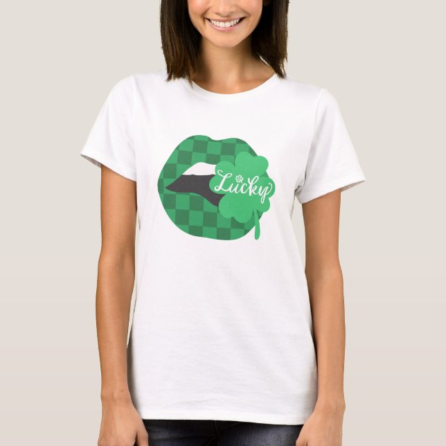 Läppar Med Nejlikor St Patrick's Day T-Shirt. T Shirt (Framsida)