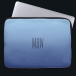 Laptop sleeve för monogram för blåttlutning<br><div class="desc">Se mitt lager för andra objekt med denna design.</div>