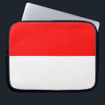 Laptop sleeve med flagga Indonesien<br><div class="desc">Lägg till lite indonesiskt pride till dina tekniska tillbehör med det här eleganta laptop sleeve som har flagga Indonesien! Designat för att skydda din bärbara dator i stil är laptop sleeve inte bara en funktionell fråga utan också en levande representation av Indonesiens nationella pride. Den djärva utformningen av flagga på...</div>