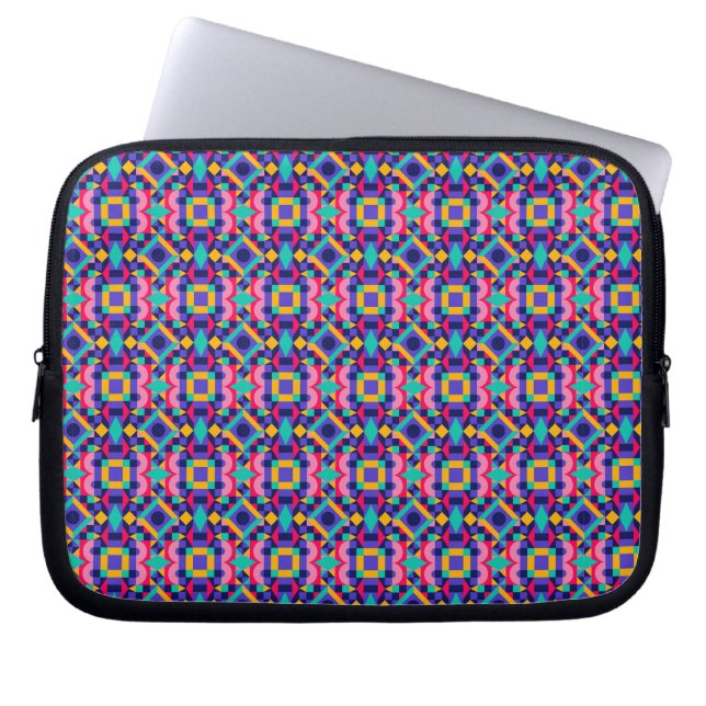 Laptop sleeve with a vibrant geometric pattern (Framsidan)