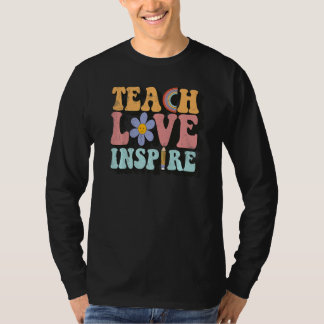 Lär kärlek inspirera retro groovy lärare kvinnor t shirt
