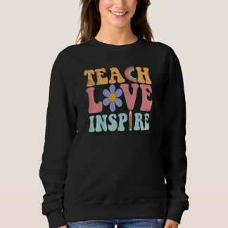 Lär kärlek inspirera retro groovy lärare kvinnor t shirt