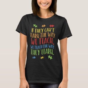 Lär Lär Lär Lär Lär dig genom Autism Awareness Tea T Shirt