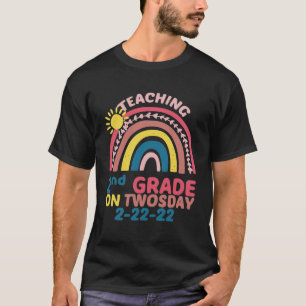 Lära andra Klass på Twosday - Regnbåge T Shirt