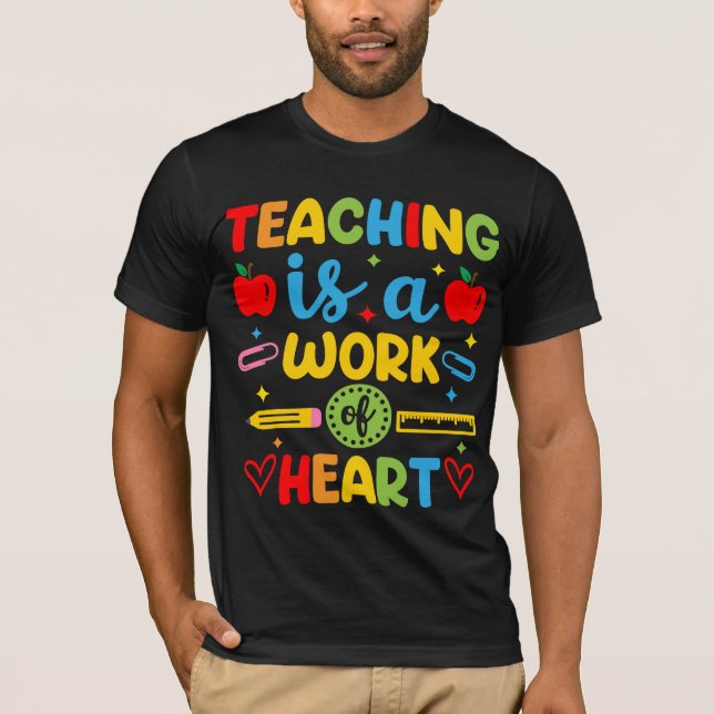 Lärande är ett hjärtearbete lärarepresent  t shirt (Framsida)