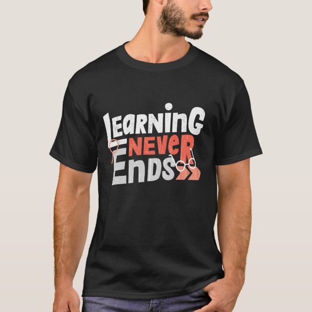 Lärande Tar Aldrig Slut Lärare Student T-Shirt (Framsida)