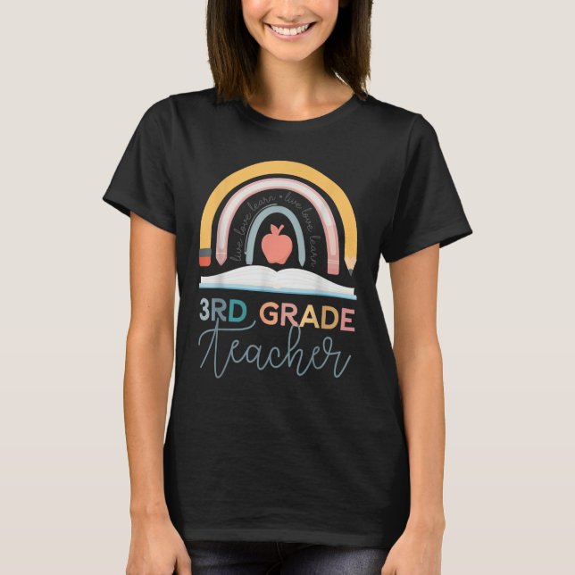 Lärare 3:e klass Skola Retro Penna Boho Regnbåge T Shirt (Framsida)