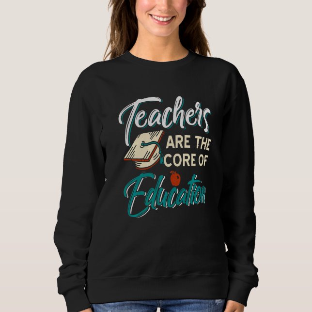 Lärare är kärnan i den utbildning som finns t shirt (Framsida)