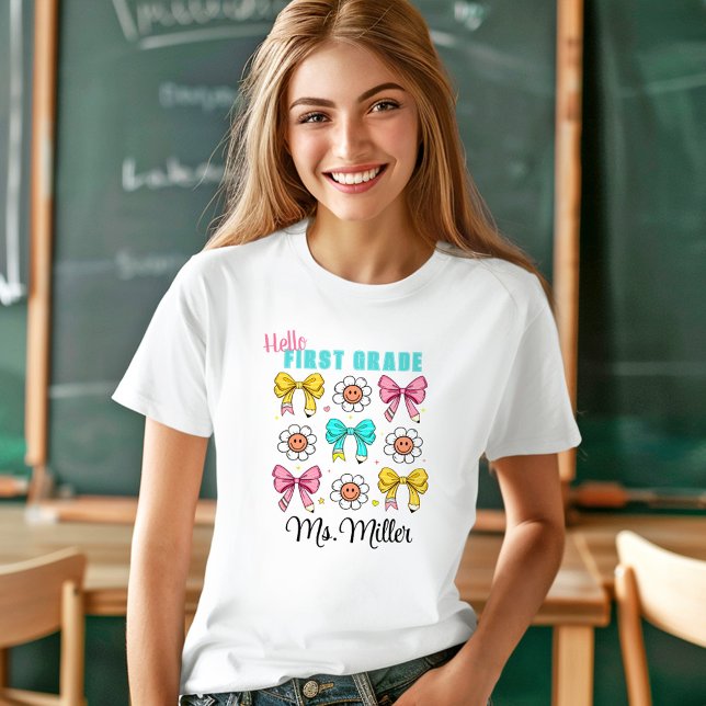 Lärare Back to school Cute Bow Pencil Namn T Shirt (Teacher Back To School Cute Bow Pencil Name T-Shirt)