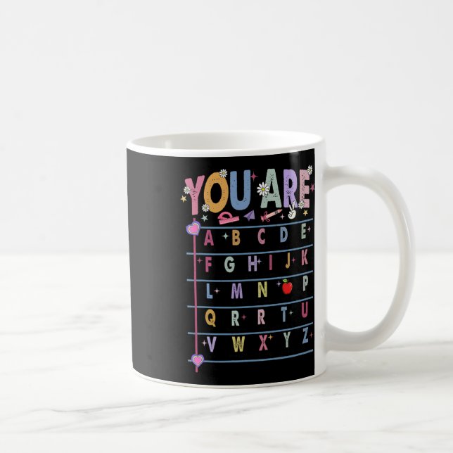Lärare Du Är Bokstäver Alfabetet Lär Dig Abcs Till Kaffemugg (Höger)