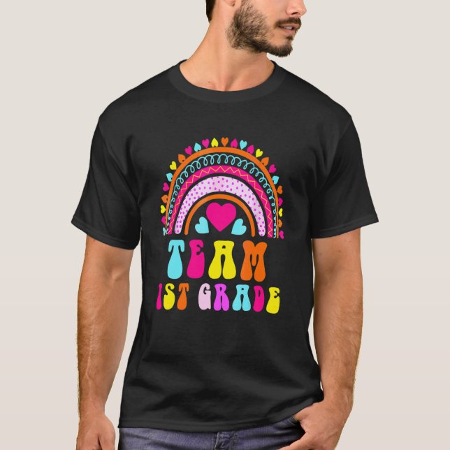 Lärare första klass Team Regnbåge Hjärtform Tillba T Shirt (Framsida)
