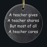Lärare Ge Shares Cares Chalkboard Gift Idea Julgransprydnad Keramik<br><div class="desc">Lärare Ge Shares Cares Chalkboard Design Gift Idea Julgran Ornament Ceramic</div>