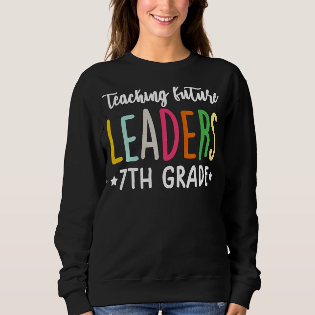 Lärare i 7:e Klass som lär framtida ledare T Shirt (Framsida)