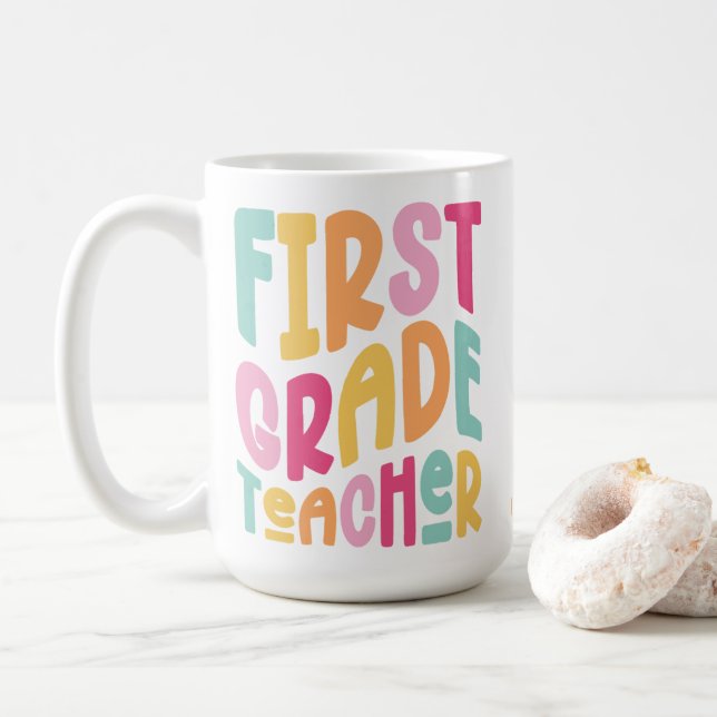 Lärare i första klass Färgrik typografi design Kaffemugg (Med munk)