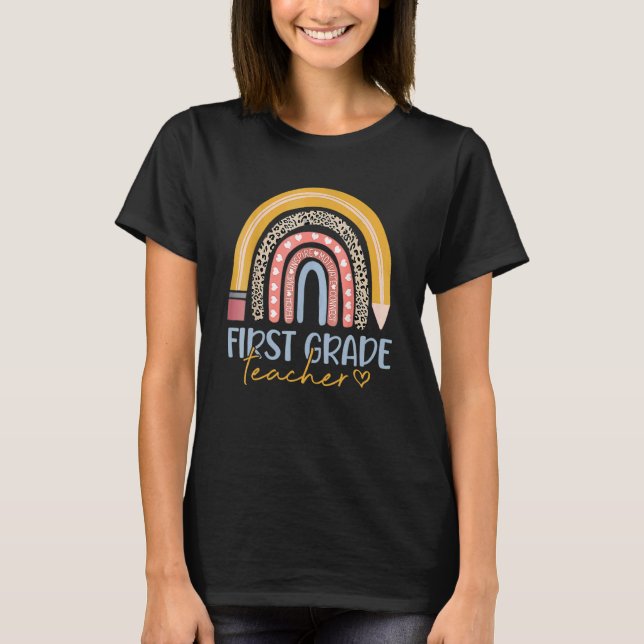 Lärare i första Klass Leopard Rainbow 1st Klass Ba T Shirt (Framsida)