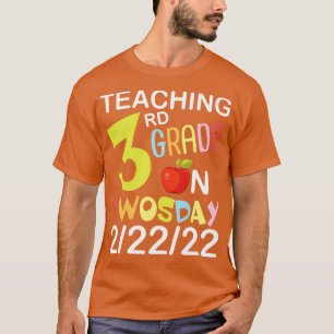 Lärare i tredje Klass på 2222 Lycklig T Shirt