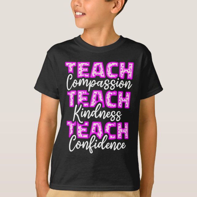 Lärare lär ut medkännande utbildning studenter han t shirt (Framsida)