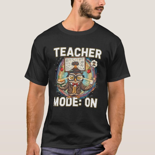 Lärare Mode: PÅ – Rolig Uggle Lärar Design T Shirt (Framsida)