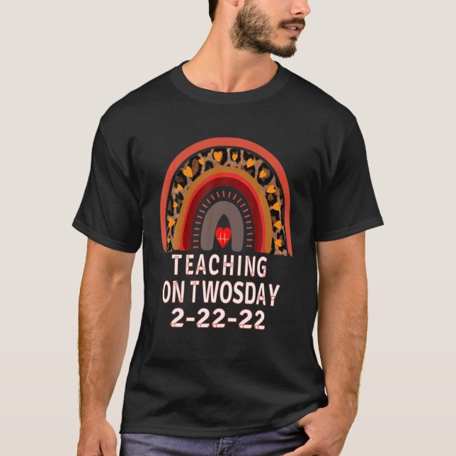 Lärare på tvådagarsdag 2-22-22, tvådagarsdag 2022 t shirt (Framsida)