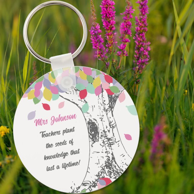 Lärare planterar kunskapens regnbågsträd nyckelring (Skapare uppladdad)