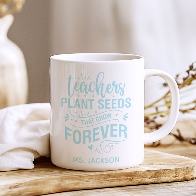 Lärare planterar utsäde som växer för alltid kaffemugg (Skapare uppladdad)