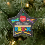 Lärare Pre-K Preschool Kritor Chalkboard Star Julgransprydnad Keramik<br><div class="desc">FörK-lärarens prydnadsdesign har ett äpple, en härskare, kritor, pennor och fet, färgstark roligt. Klicka på knappen Anpassa om du vill ha fler alternativ för att ändra texten! Det finns variationer i denna utformning, ytterligare färg och samordnade produkter i vår butik, zazzle.com/store/doodlelulu. Kontakta oss om du behöver den här designen för...</div>
