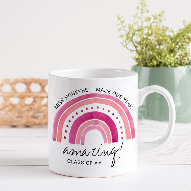 Lärarens namn Fantastisk klass av | Doodle regnbåg Kaffemugg (Amazing teacher gift mug with pink rainbow)