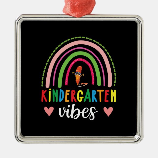 Lärargåva | Kindergarten Vibes Julgransprydnad Metall (Framsidan)