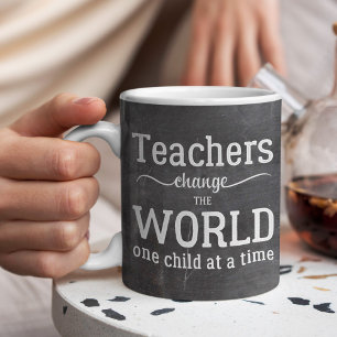 Lärarna i back to school förändrar världscitatet kaffemugg