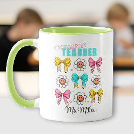Lärarskola Cute Colorful Bow Pencil Smile Namn Mugg
