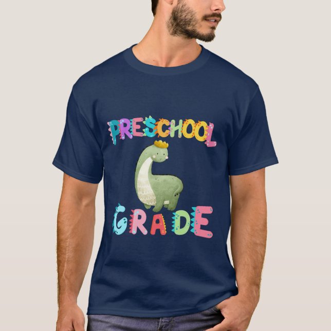 Lärarskolan i KLASS i Dinosaur Preschool T Shirt (Framsida)
