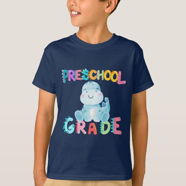 Lärarskolan i KLASS i Dinosaur Preschool T Shirt (Framsida)