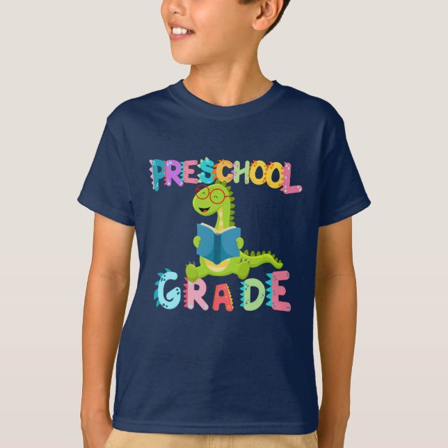 Lärarskolan i KLASS i Dinosaur Preschool T Shirt (Framsida)