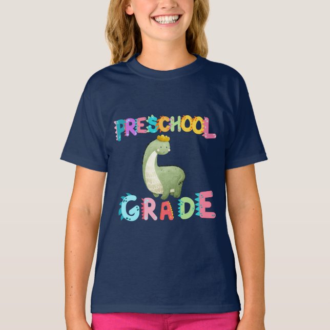 Lärarskolan i KLASS i Dinosaur Preschool T Shirt (Framsida)