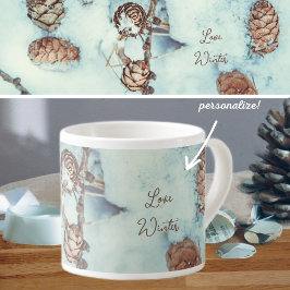 Larch cones på den färska blå snö espressomugg